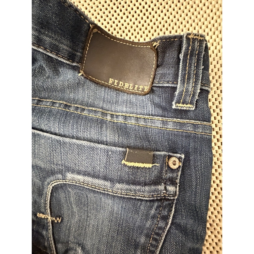 Fidelity Jeans Men Size 32 50-11 Relaxed Straight Leg 30" Actual Inseam Med Wash